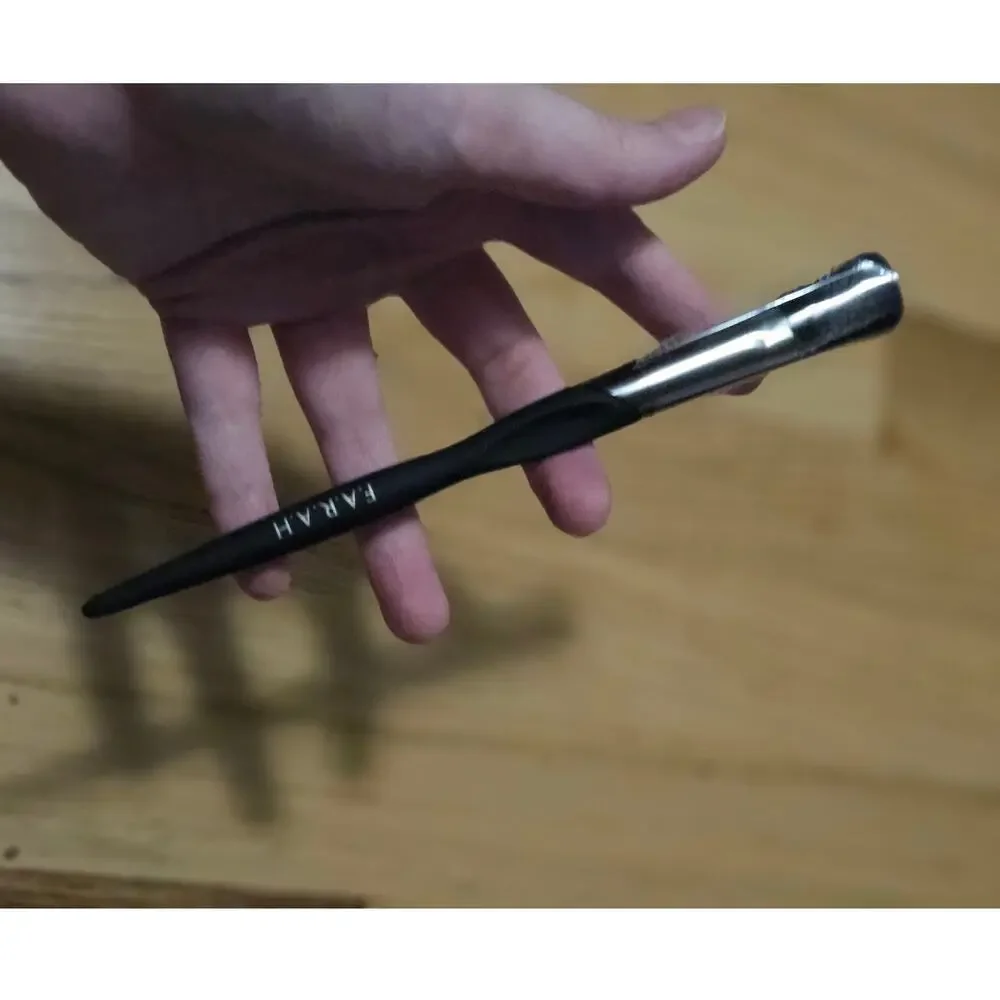 F.A.R.A.H. Countour Brush 218M ~ NEW